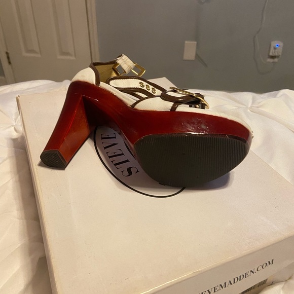 Size 7.5 Steve Madden sandal …..Never worn - Picture 2 of 3